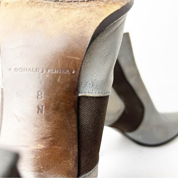 SZ 8 Narrow Donald J. Pliner Silver Pewter Ankle Booties - Picture 7 of 7